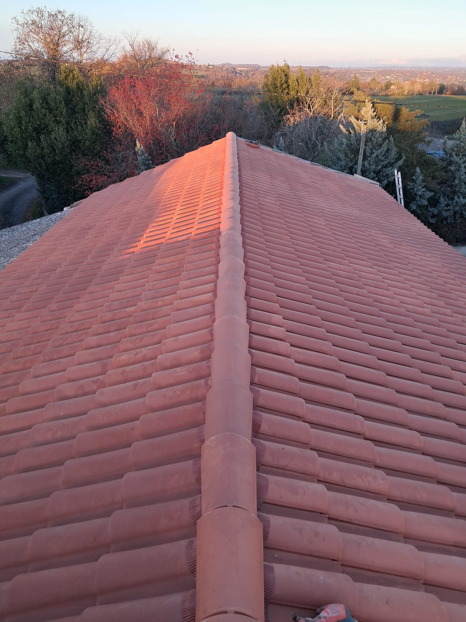 Toiture terminée tuiles neuves — Pyrénées-Orientales